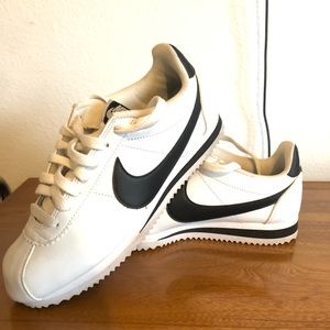 Nike Wmns Classic Cortez Leather 'White Black'